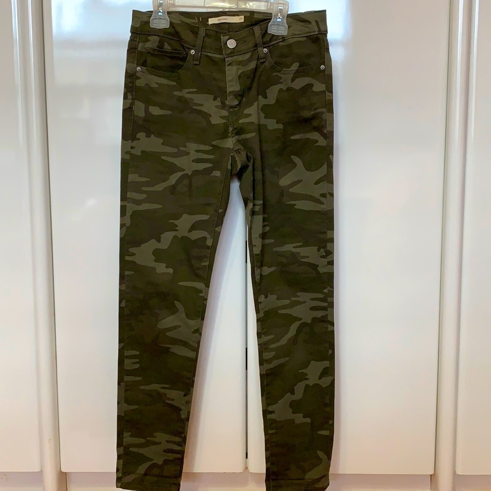 *BARELY WORN* LEVIS WOMENS 26 711 SKINNY JEANS